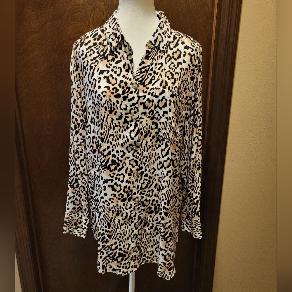 Chico's Leopard Print Button Down Shirt NWT - Picture 2 of 11